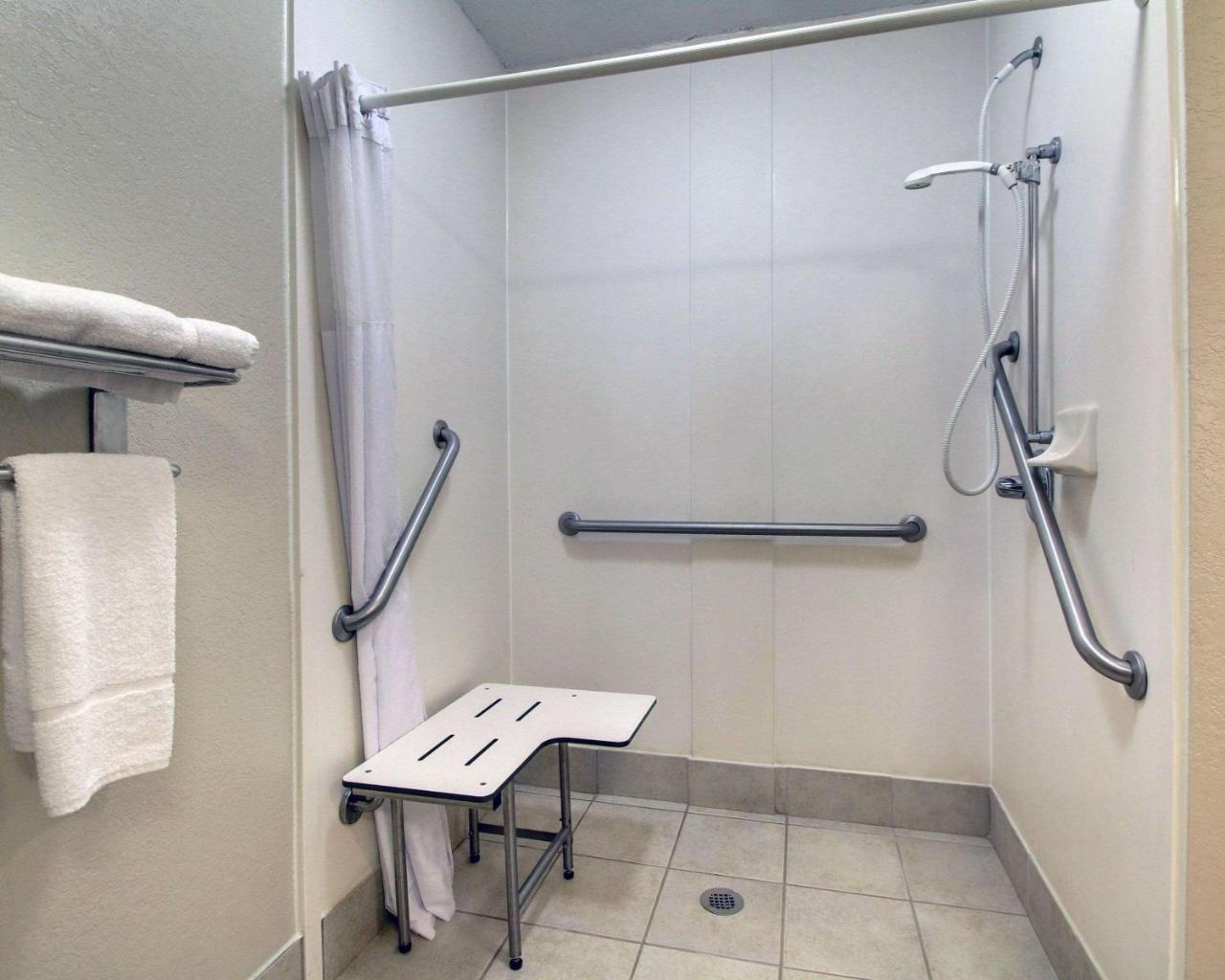 Columbia Inn & Suites Εξωτερικό φωτογραφία
